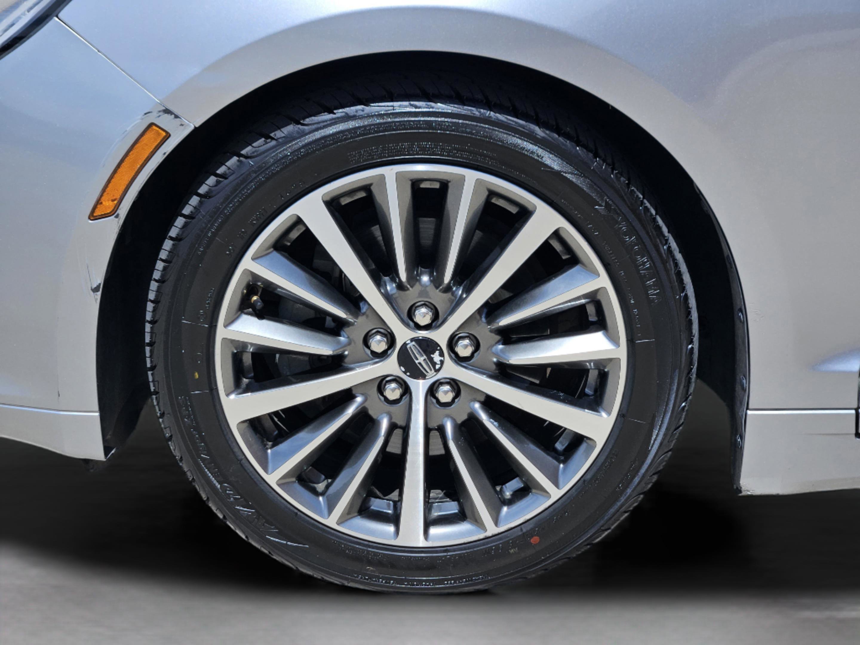 Used 2020 Lincoln MKZ w/ Convenience Package image 31