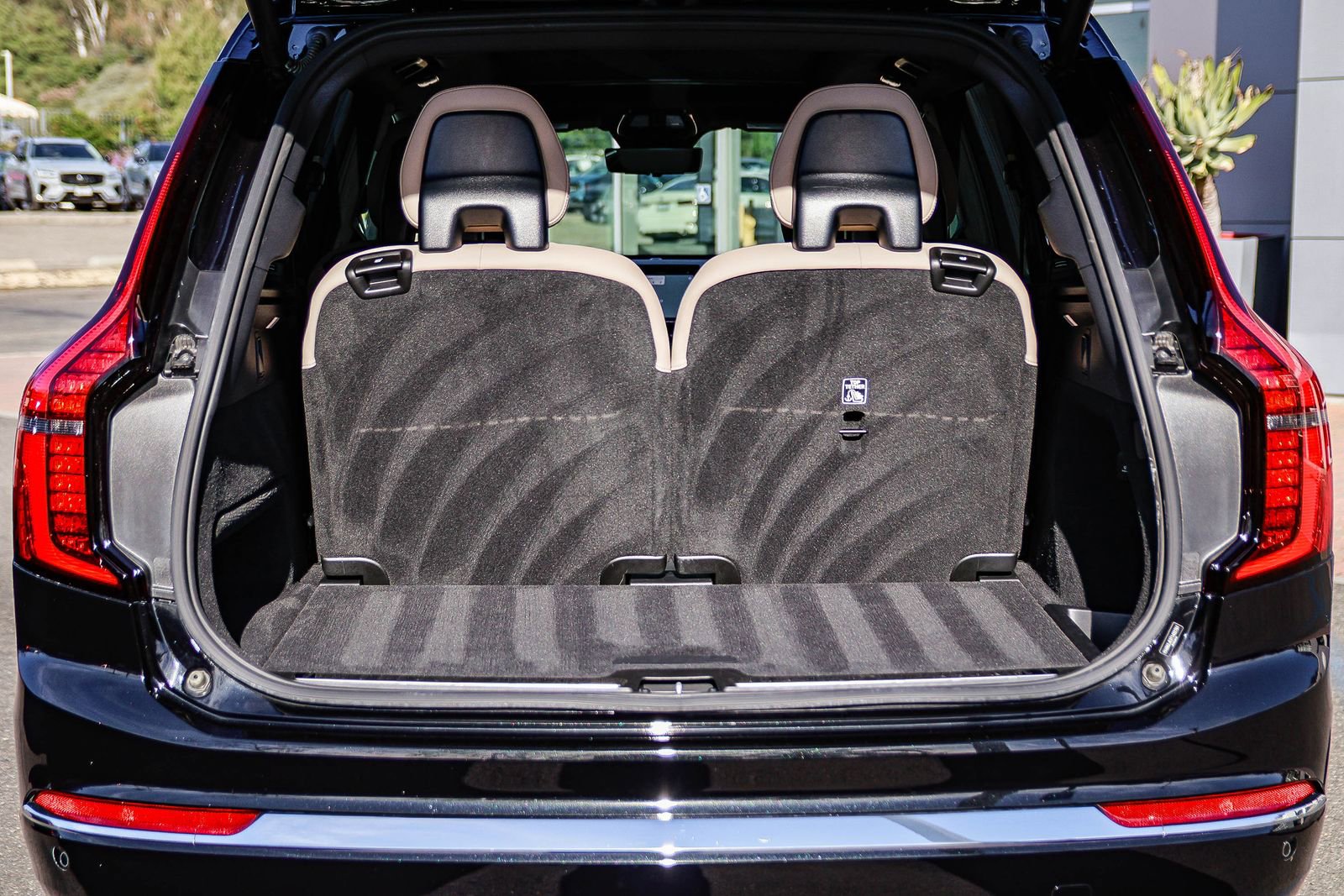 Certified 2026 Volvo XC90 B6 Plus w/ Protection Package image 31