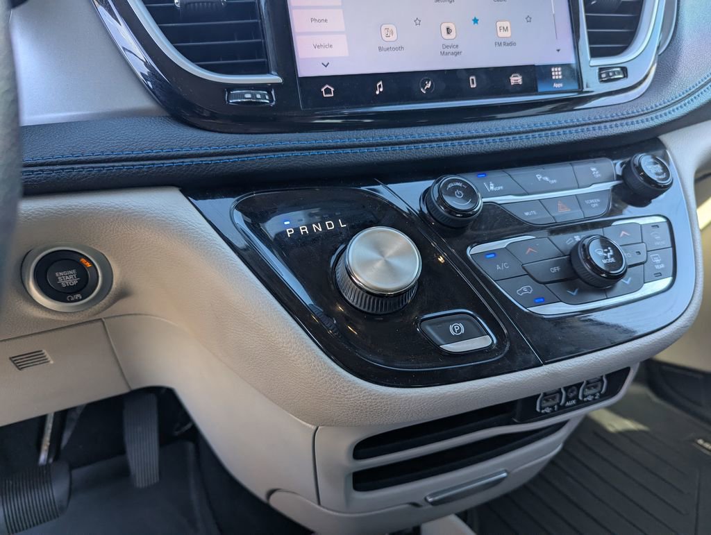 Used 2021 Chrysler Pacifica Touring image 14