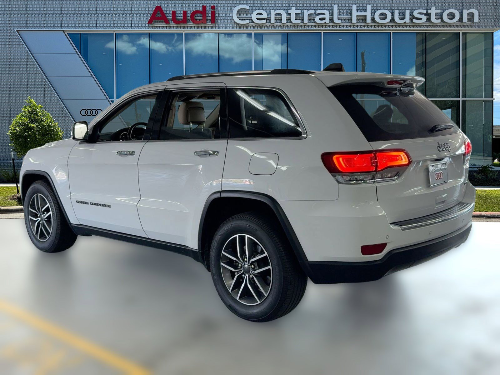 Used 2021 Jeep Grand Cherokee Limited image 3