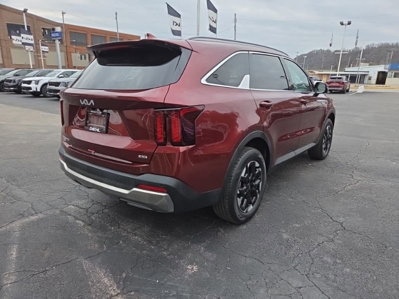 Used 2025 Kia Sorento S image 7