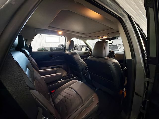 Used 2022 Nissan Pathfinder Platinum AWD/4WD image 11