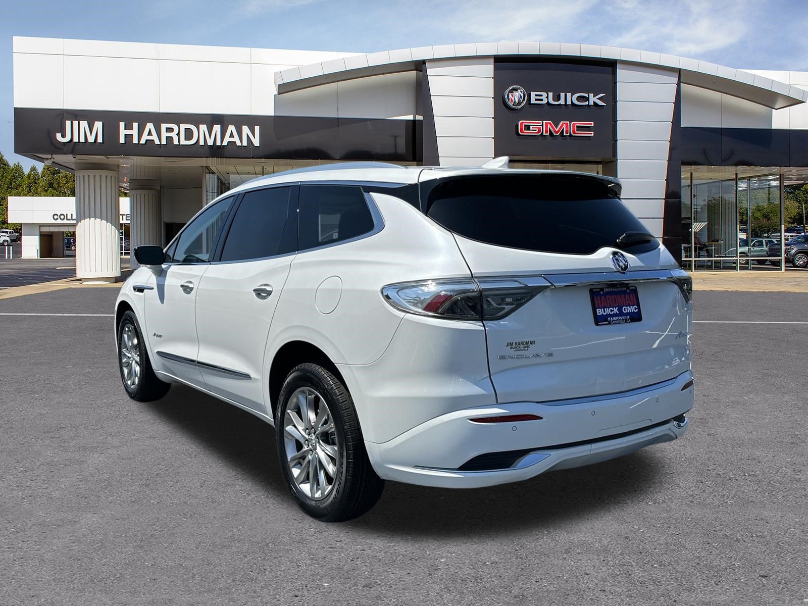 Used 2023 Buick Enclave Avenir w/ Avenir Technology Package FWD image 5