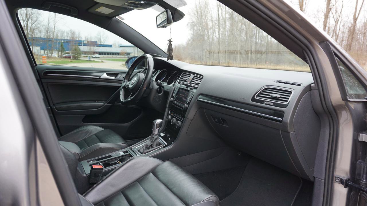 Used 2015 Volkswagen Golf R 4dr HB AWD/4WD image 31