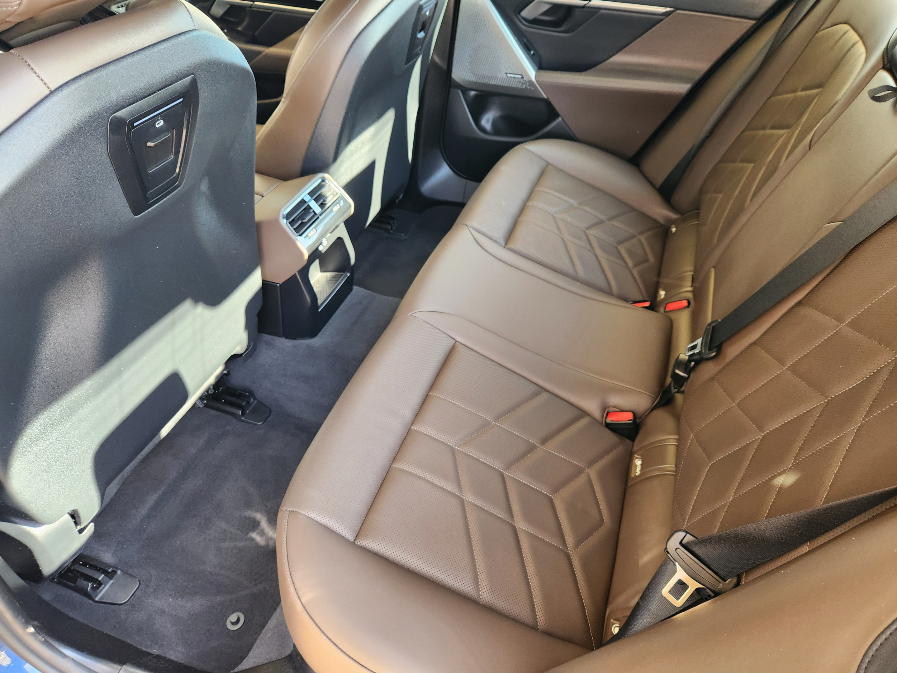 Used 2024 BMW 530i w/ Convenience Package RWD image 27