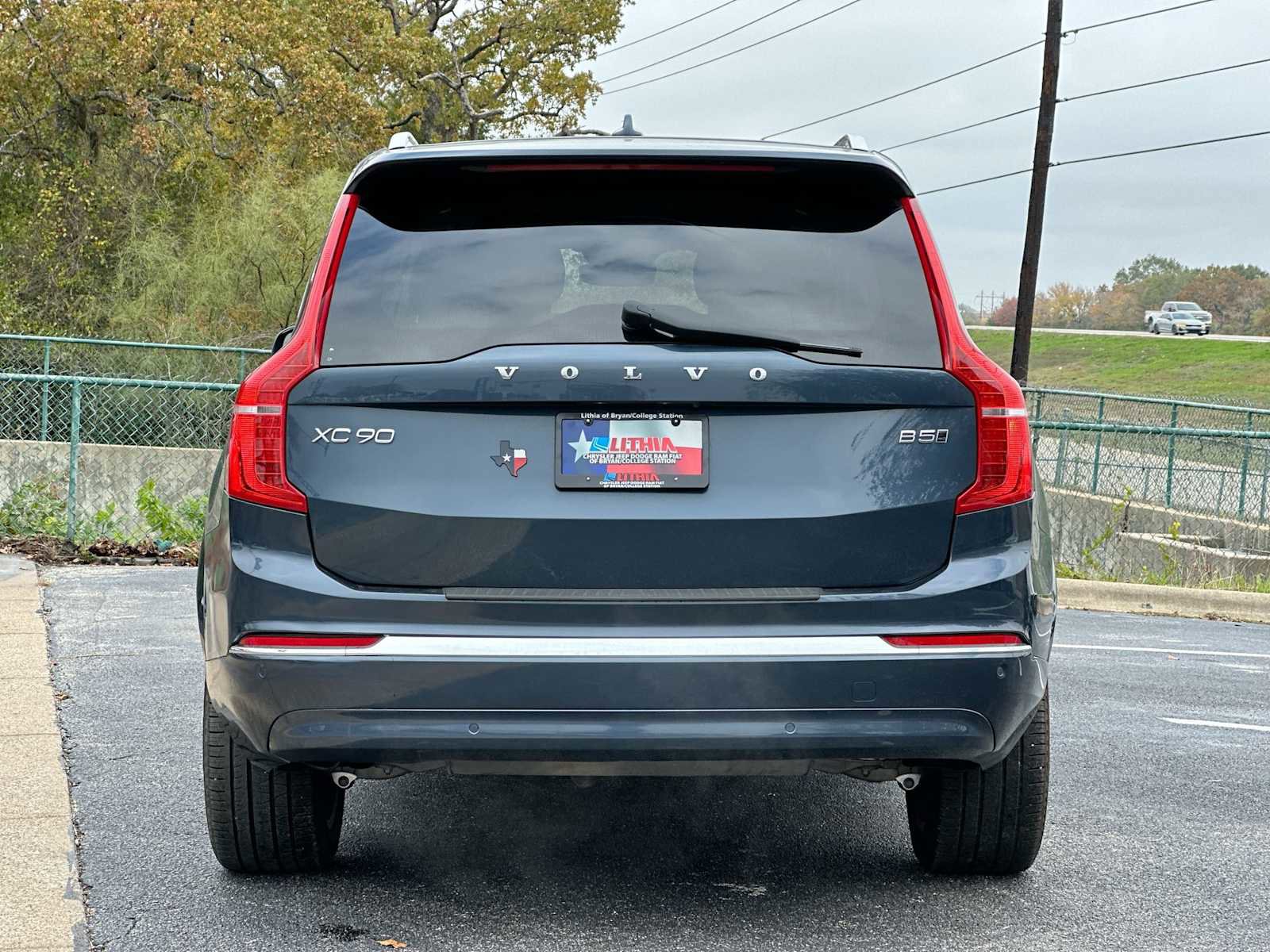 Used 2023 Volvo XC90 B5 Plus image 14