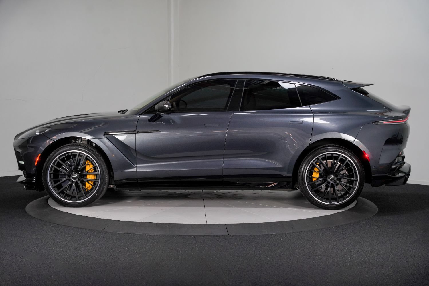 Used 2023 Aston Martin DBX 707 AWD/4WD image 7