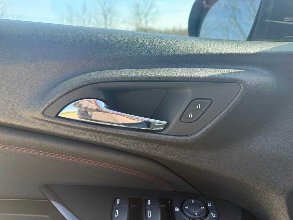 Used 2025 Chevrolet Trax RS w/ Driver Confidence Package image 25