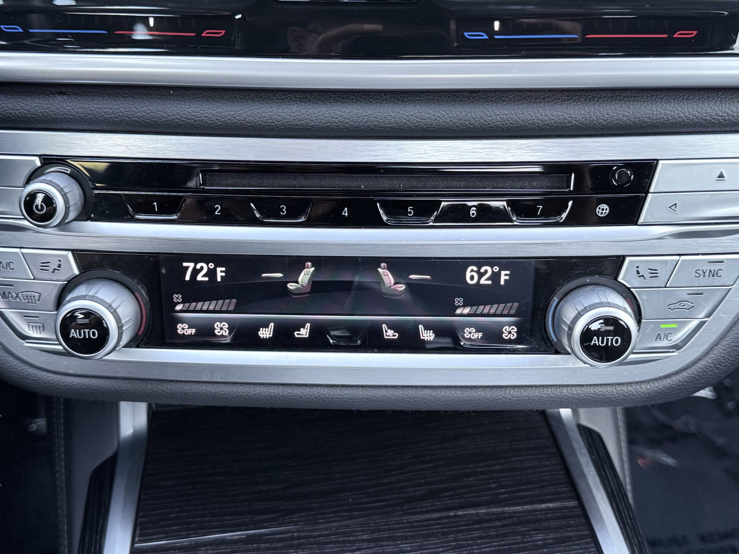 Used 2019 BMW 750i w/ M Sport Package image 51