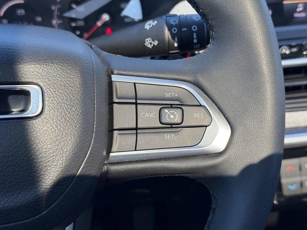 Used 2023 Jeep Compass Latitude w/ Sun and Sound Group AWD/4WD image 17