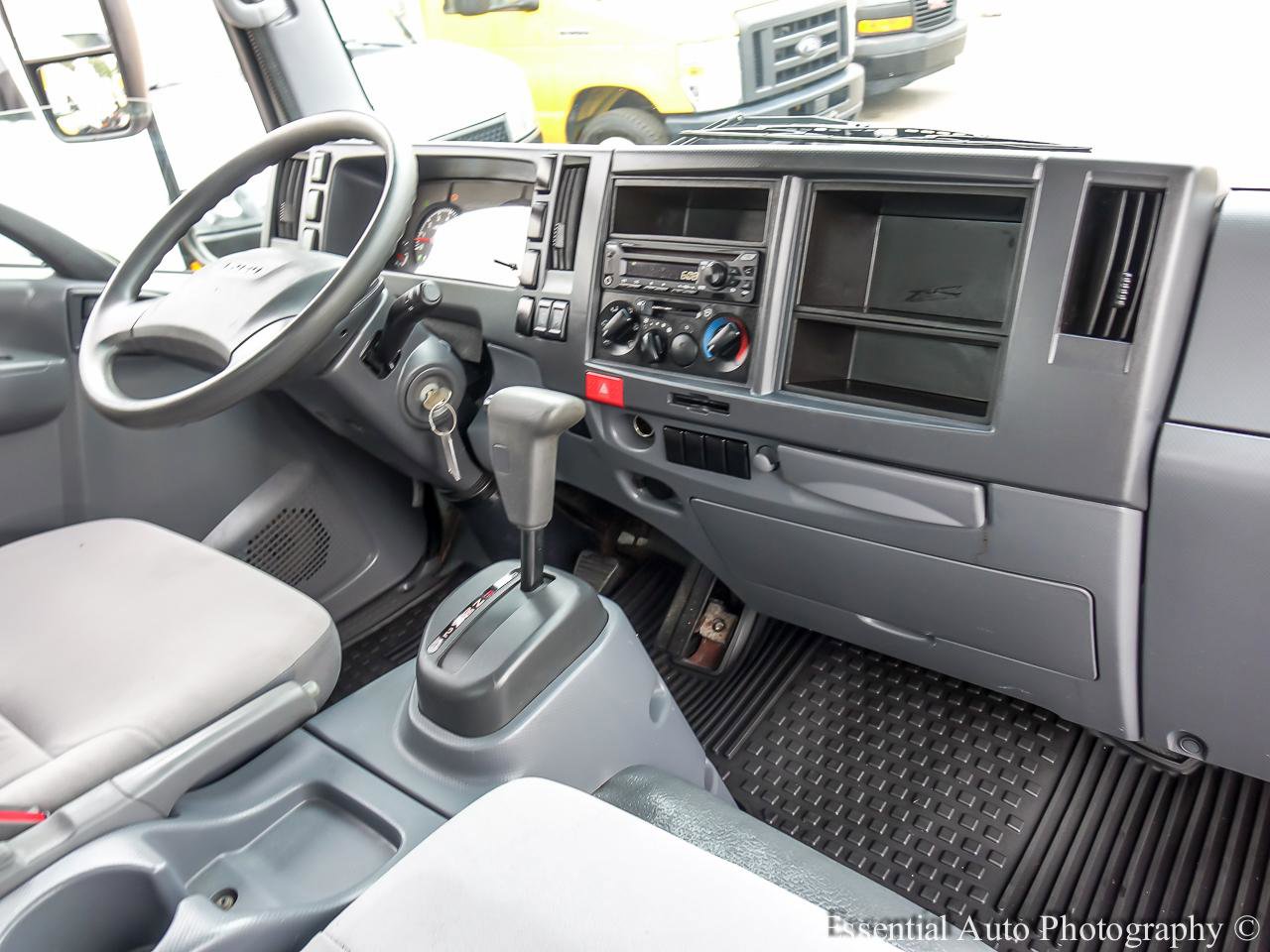 Used 2018 Isuzu NPR RWD image 17