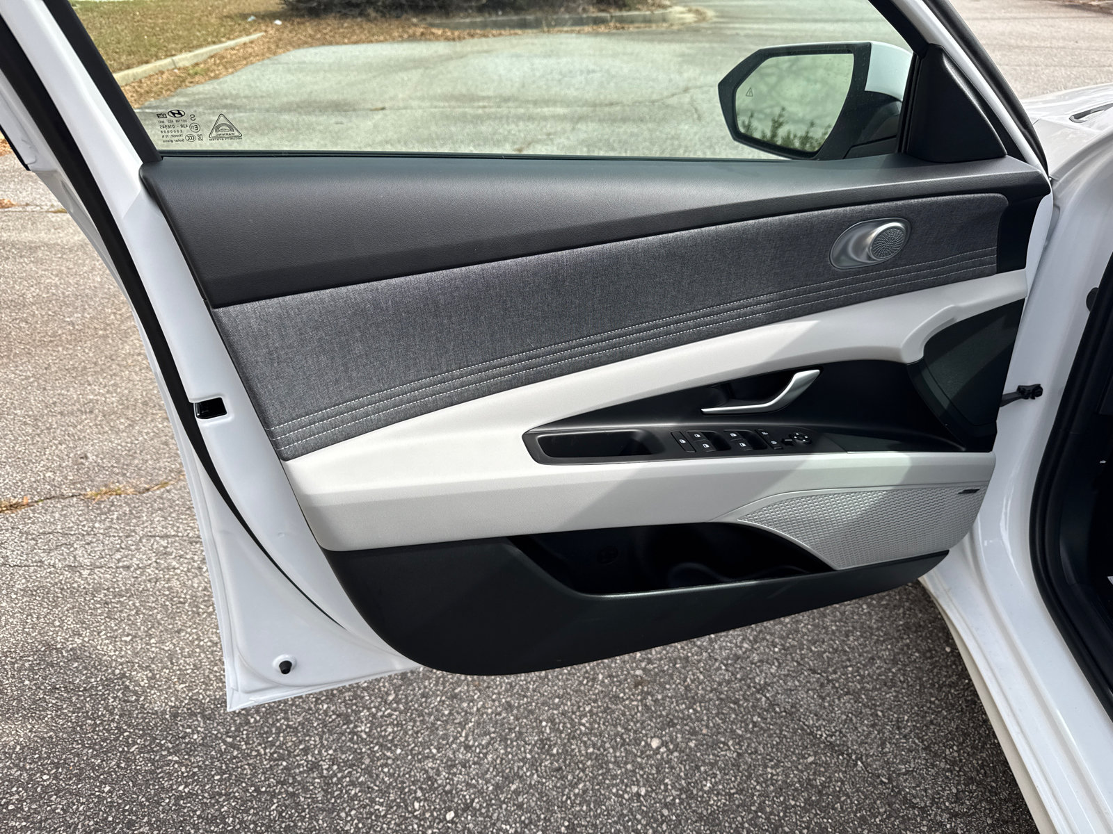 New 2026 Hyundai Elantra Limited FWD image 11