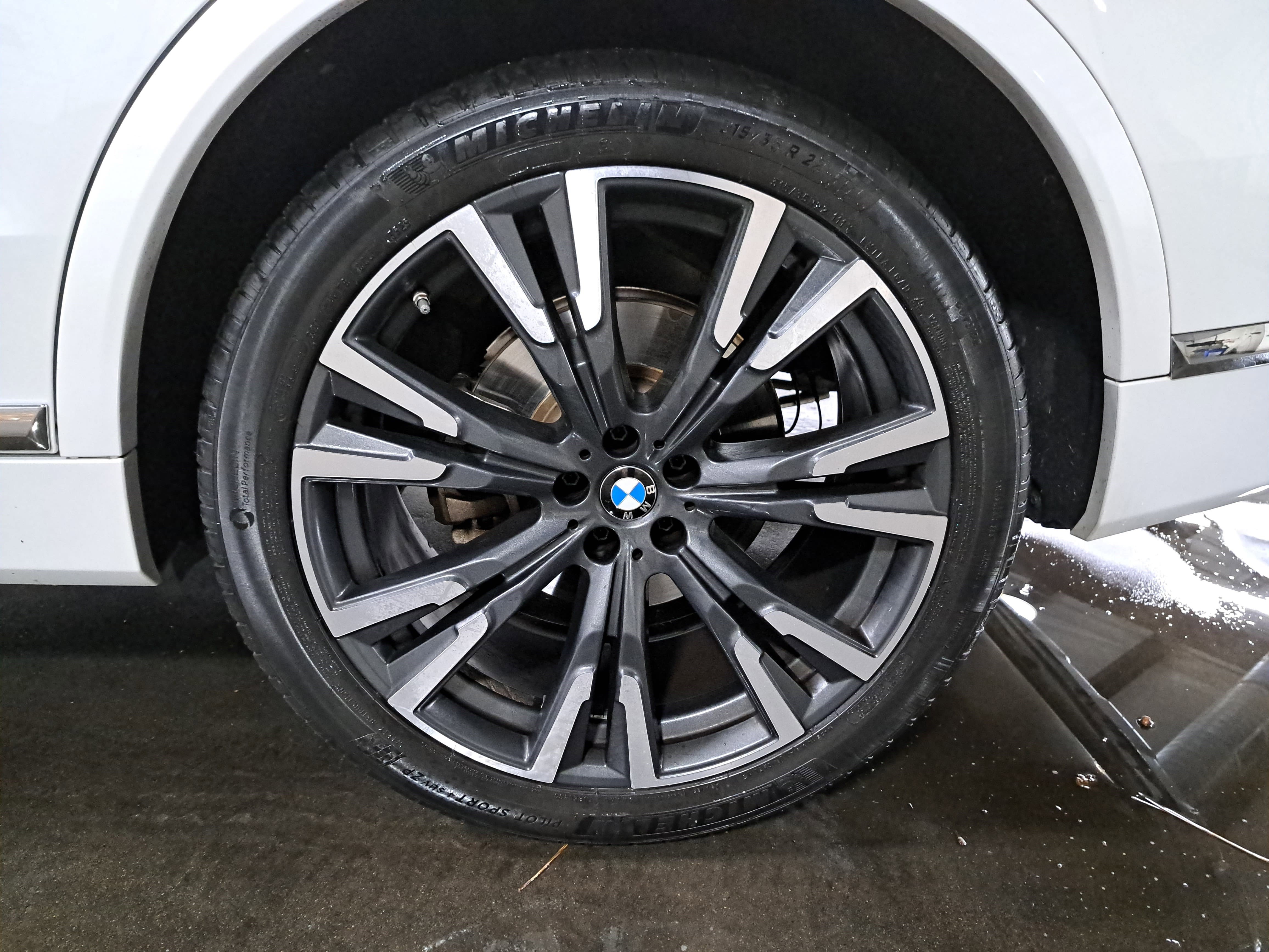 Used 2022 BMW X7 xDrive40i w/ Executive Package image 36