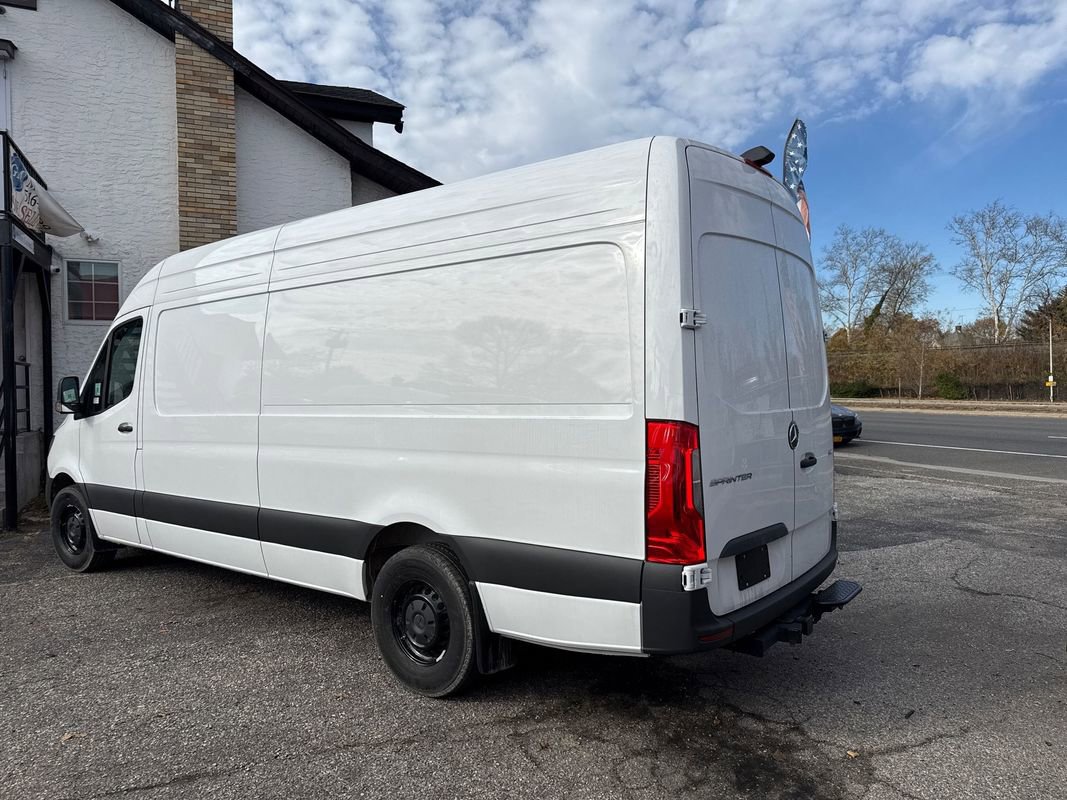 Used 2025 Mercedes-Benz Sprinter 2500 image 5