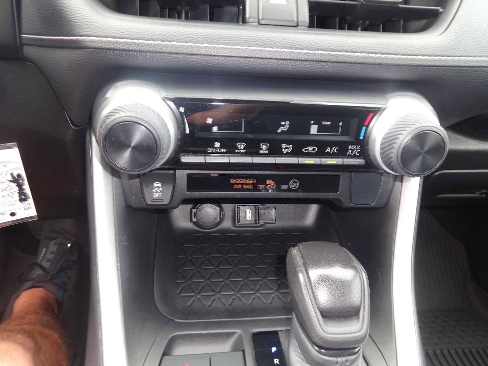 Used 2022 Toyota RAV4 LE image 21