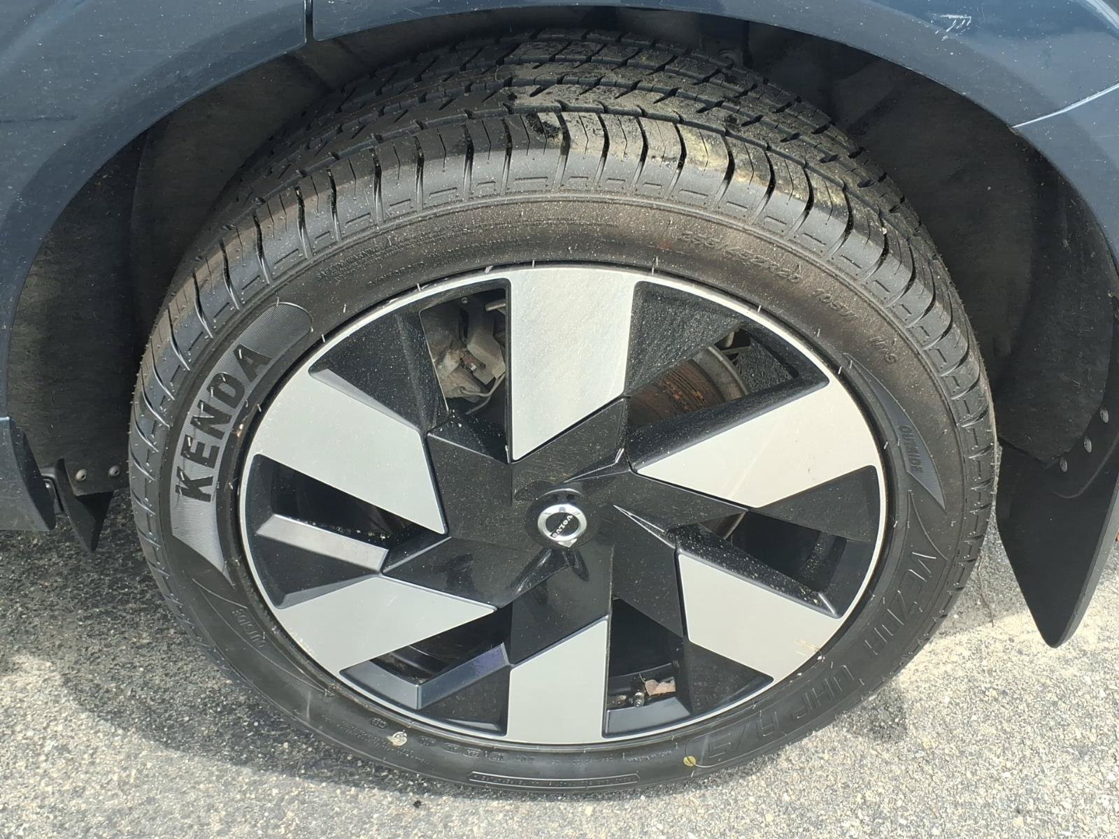 Used 2024 Volvo XC60 T8 Plus w/ Protection Package Premier AWD/4WD image 6