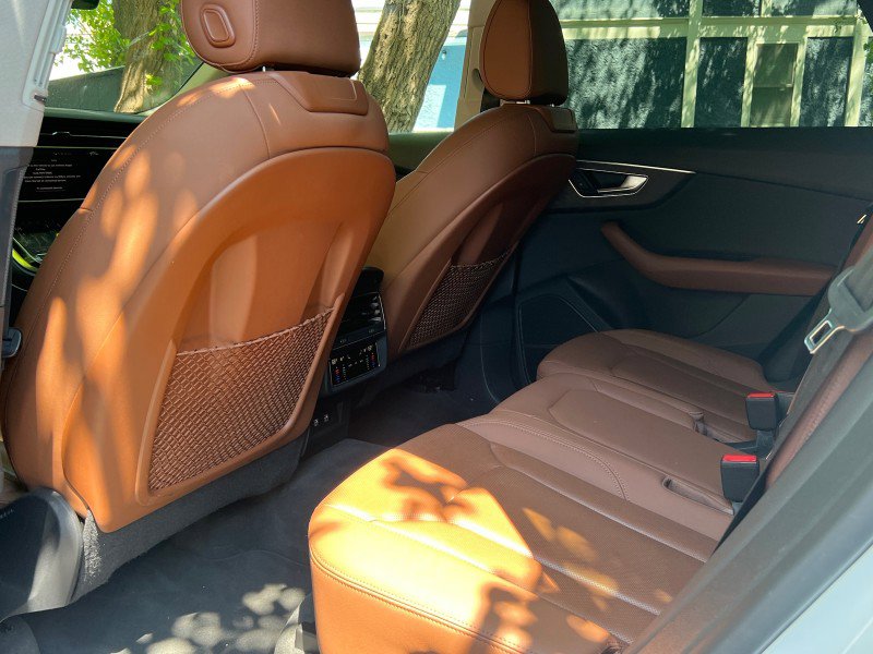 Used 2019 Audi Q8 Premium Plus w/ Premium Plus AWD/4WD image 38