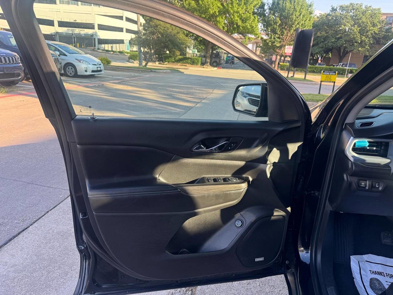 Used 2018 GMC Acadia SLT FWD image 30