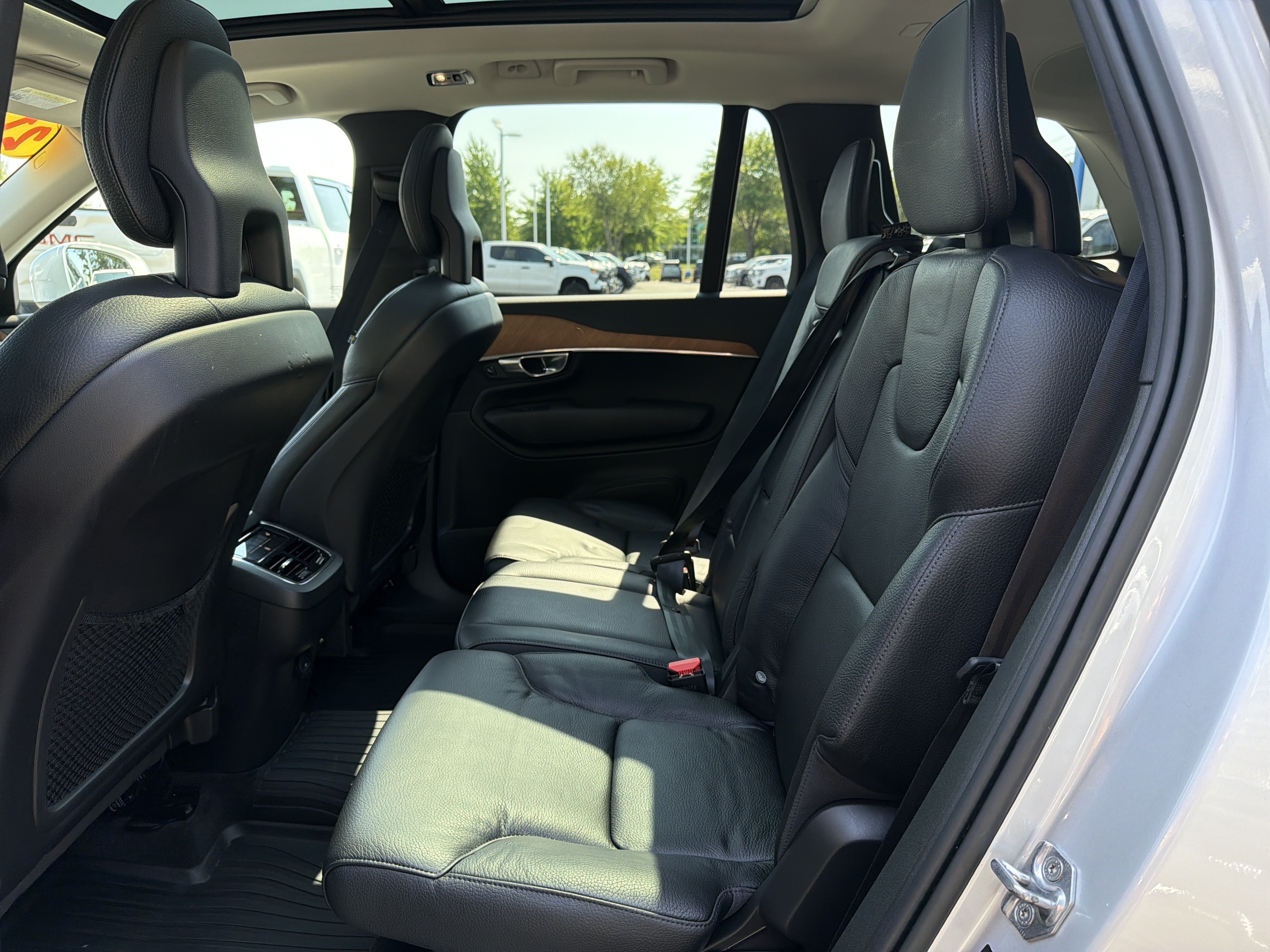 Used 2021 Volvo XC90 T6 Momentum w/ Advanced Package AWD/4WD image 32