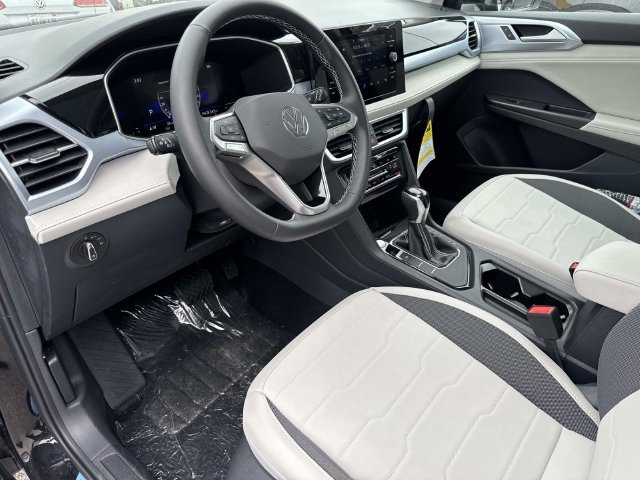 New 2026 Volkswagen Taos SE FWD image 12