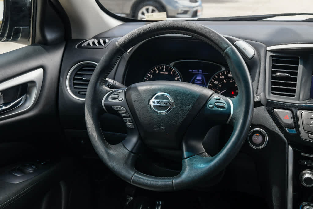 Used 2017 Nissan Pathfinder SV AWD/4WD image 12