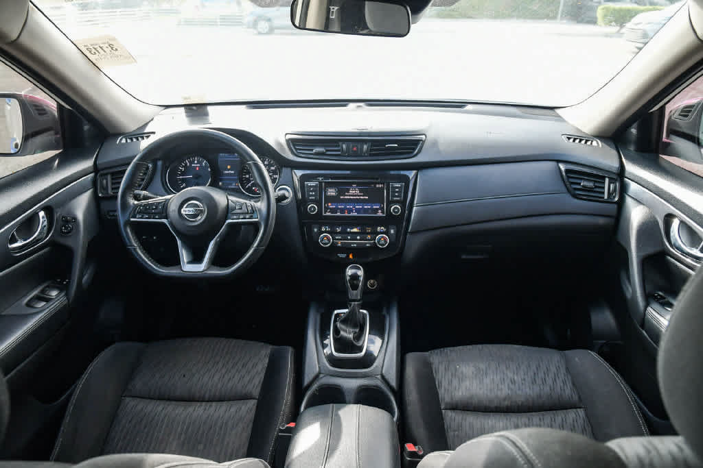 Used 2020 Nissan Rogue SV FWD image 15