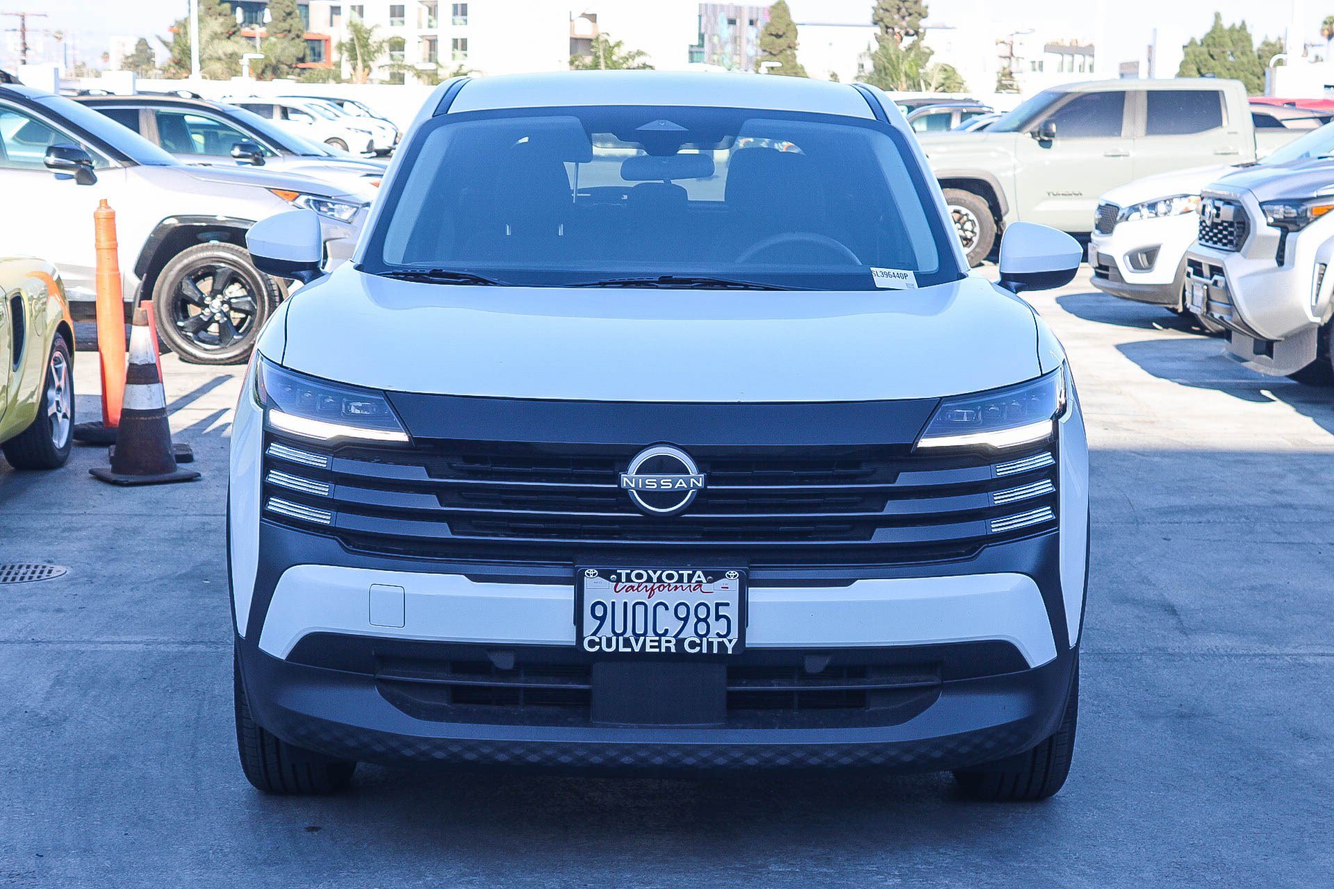 Used 2025 Nissan Kicks SV w/ Charging Package FWD image 2