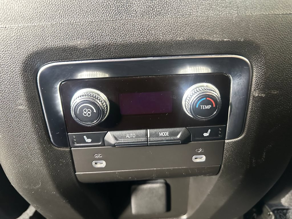 Used 2024 GMC Yukon XL Denali AWD/4WD image 23