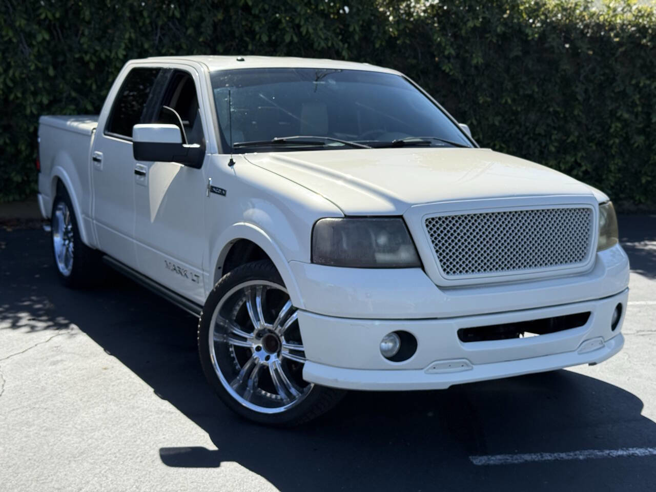 Used 2007 Lincoln Mark LT 4x4 image 2
