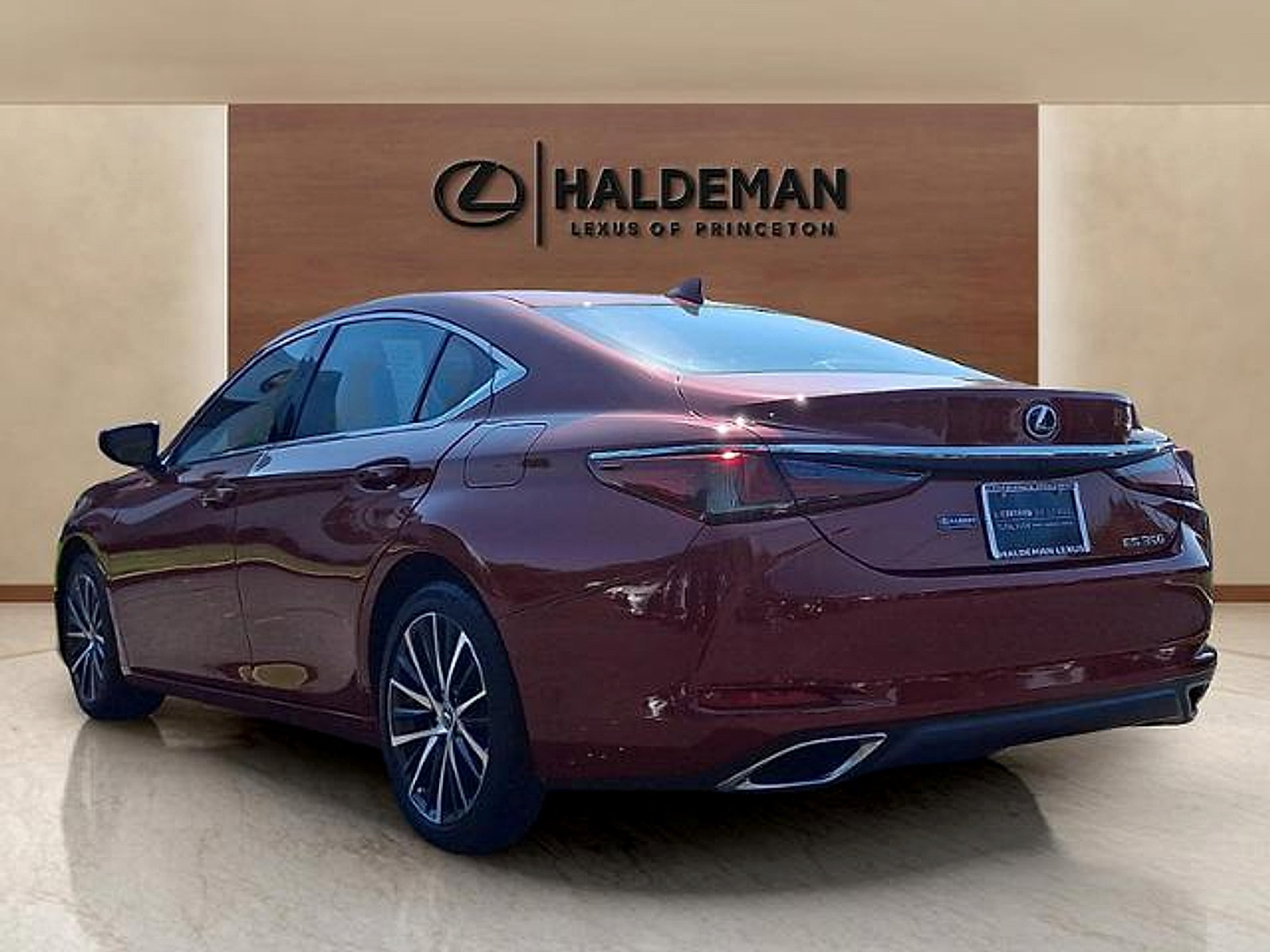 Used 2024 Lexus ES 350 w/ Premium Package FWD image 4