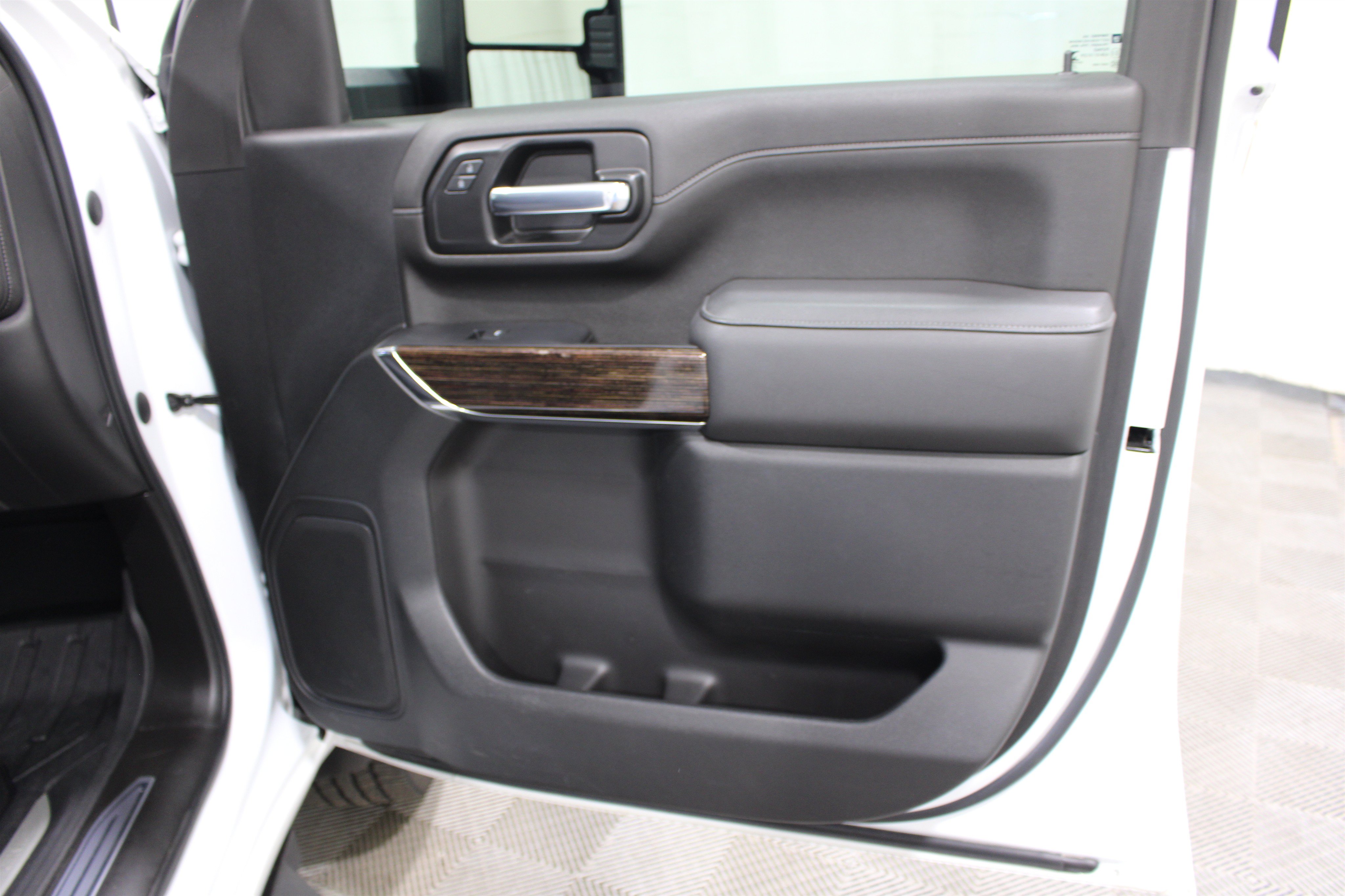Used 2022 GMC Sierra 2500 SLE w/ SLE Value Package; AWD/4WD image 25