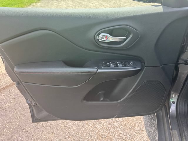 Used 2020 Jeep Cherokee Trailhawk w/ Cold Weather Group AWD/4WD image 19