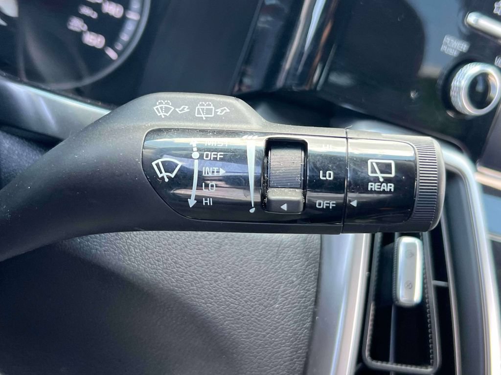 Certified 2023 Kia Sorento LX FWD image 24