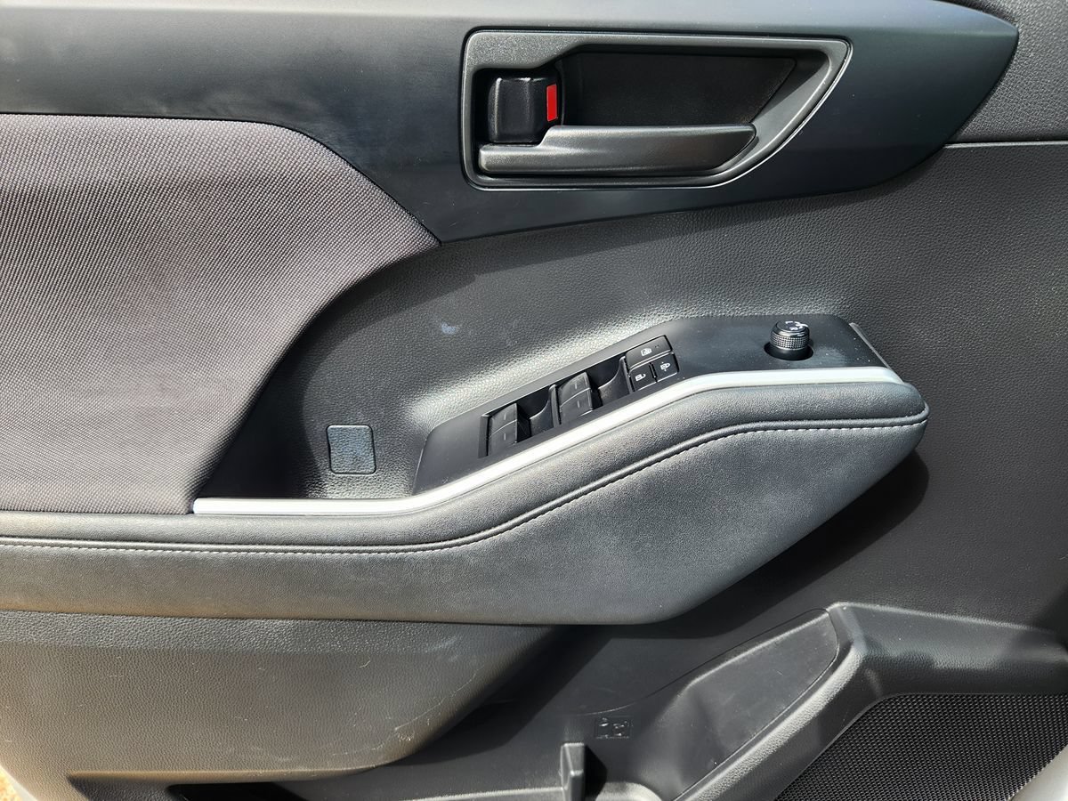 Used 2023 Toyota Highlander LE FWD image 43