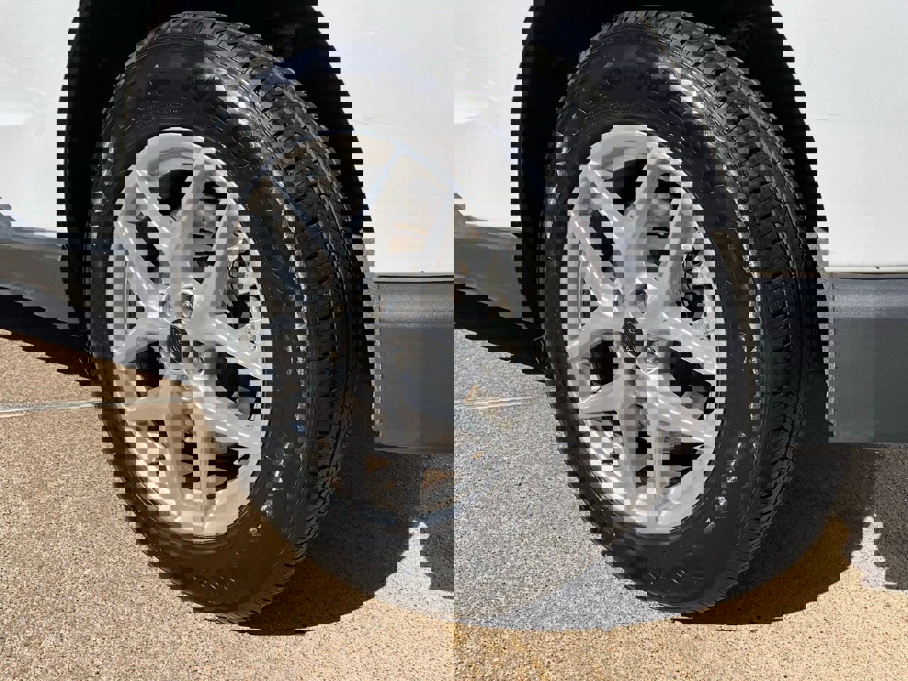 Used 2024 Ford Edge SEL image 9