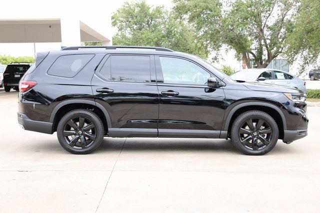 New 2025 Honda Pilot Black Edition image 4