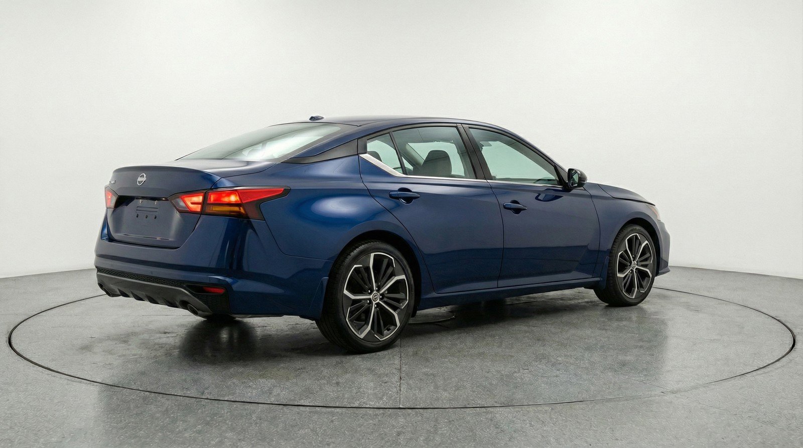 Used 2025 Nissan Altima 2.5 SR image 9