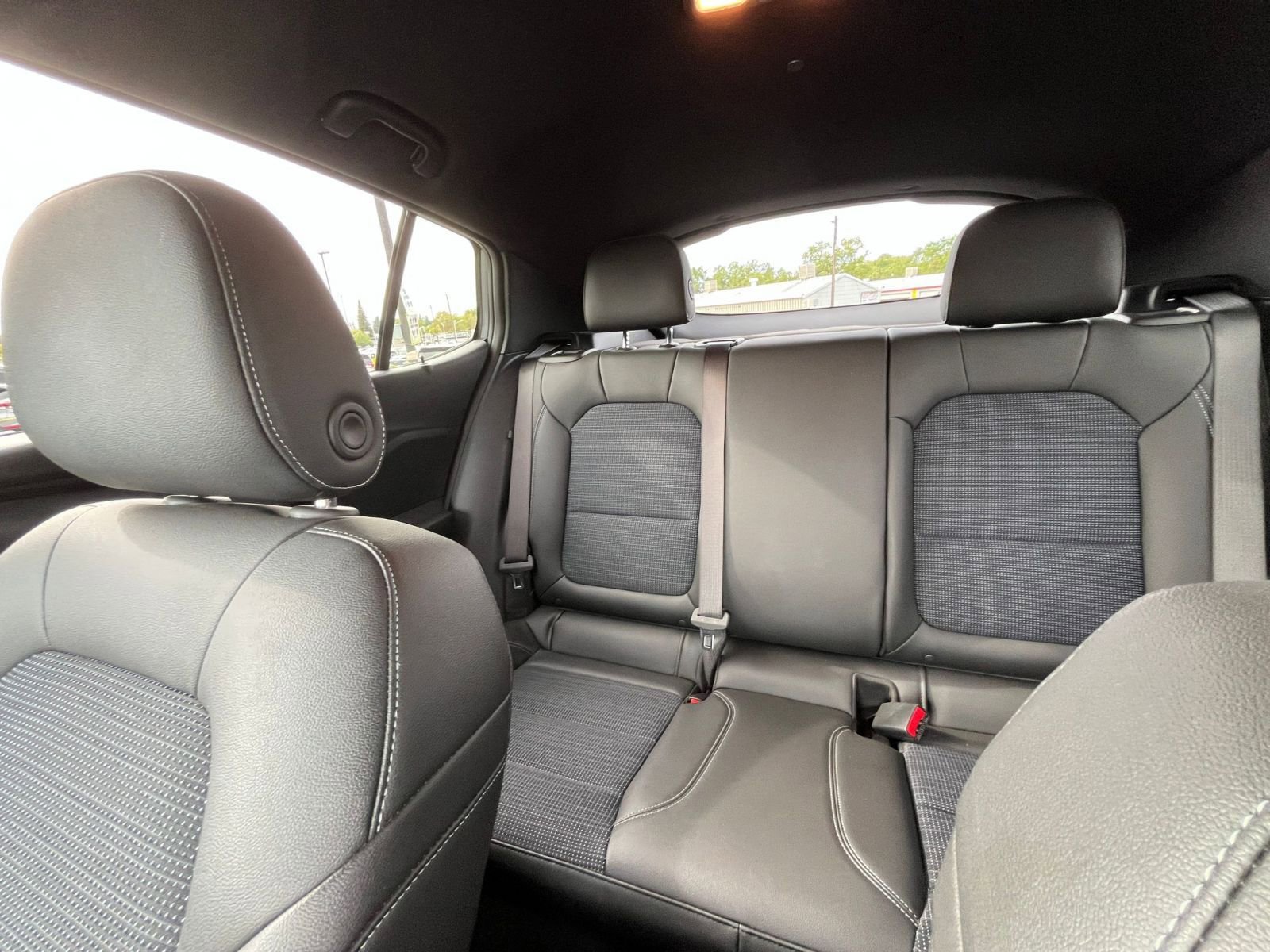Used 2025 Buick Envista Preferred image 38