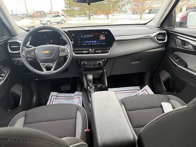 Used 2024 Chevrolet TrailBlazer LT w/ LT Cold Weather Package AWD/4WD image 20