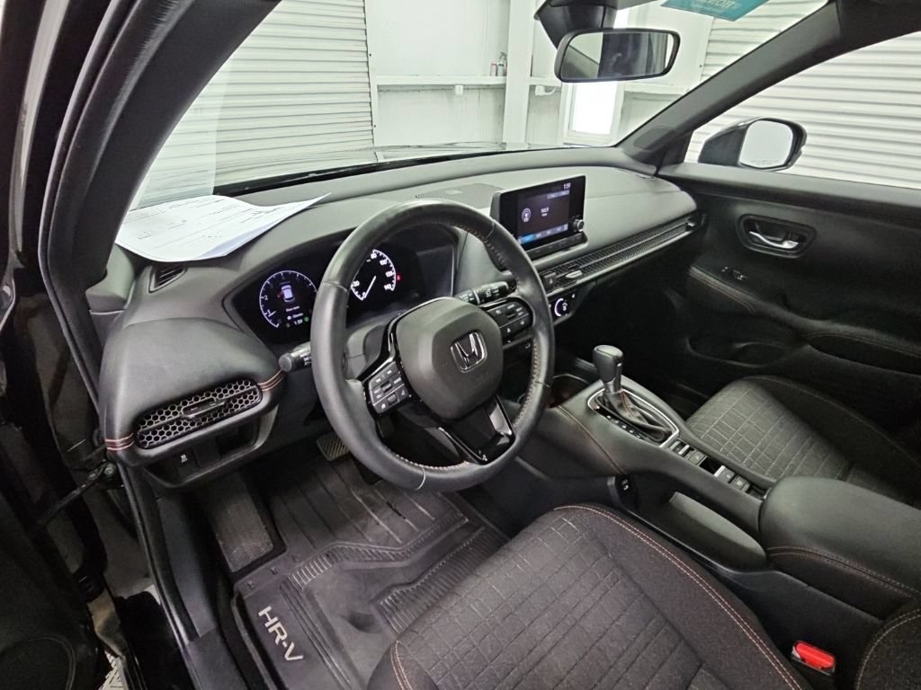 Used 2025 Honda HR-V Sport image 12