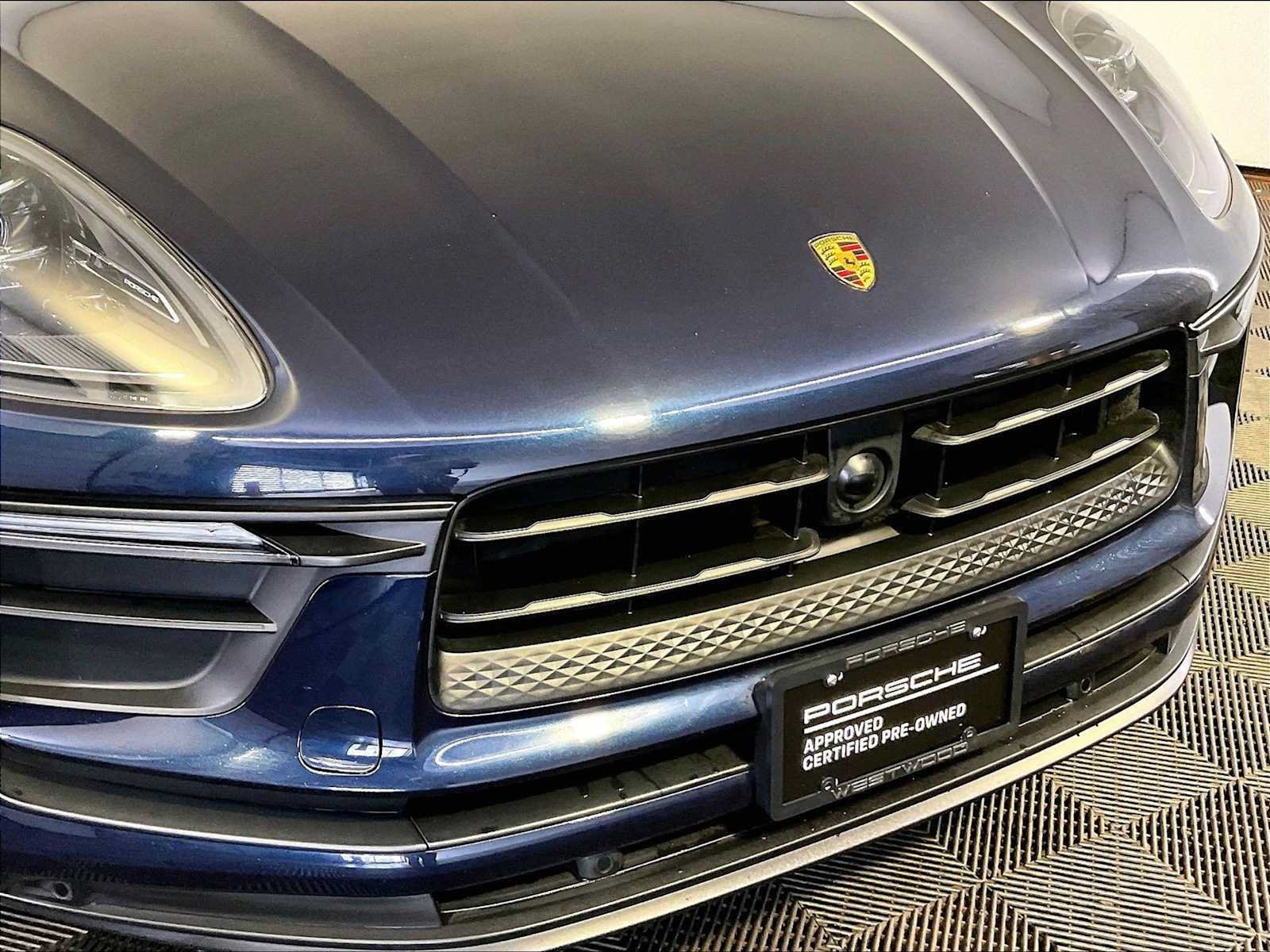 Certified 2023 Porsche Macan AWD/4WD image 34