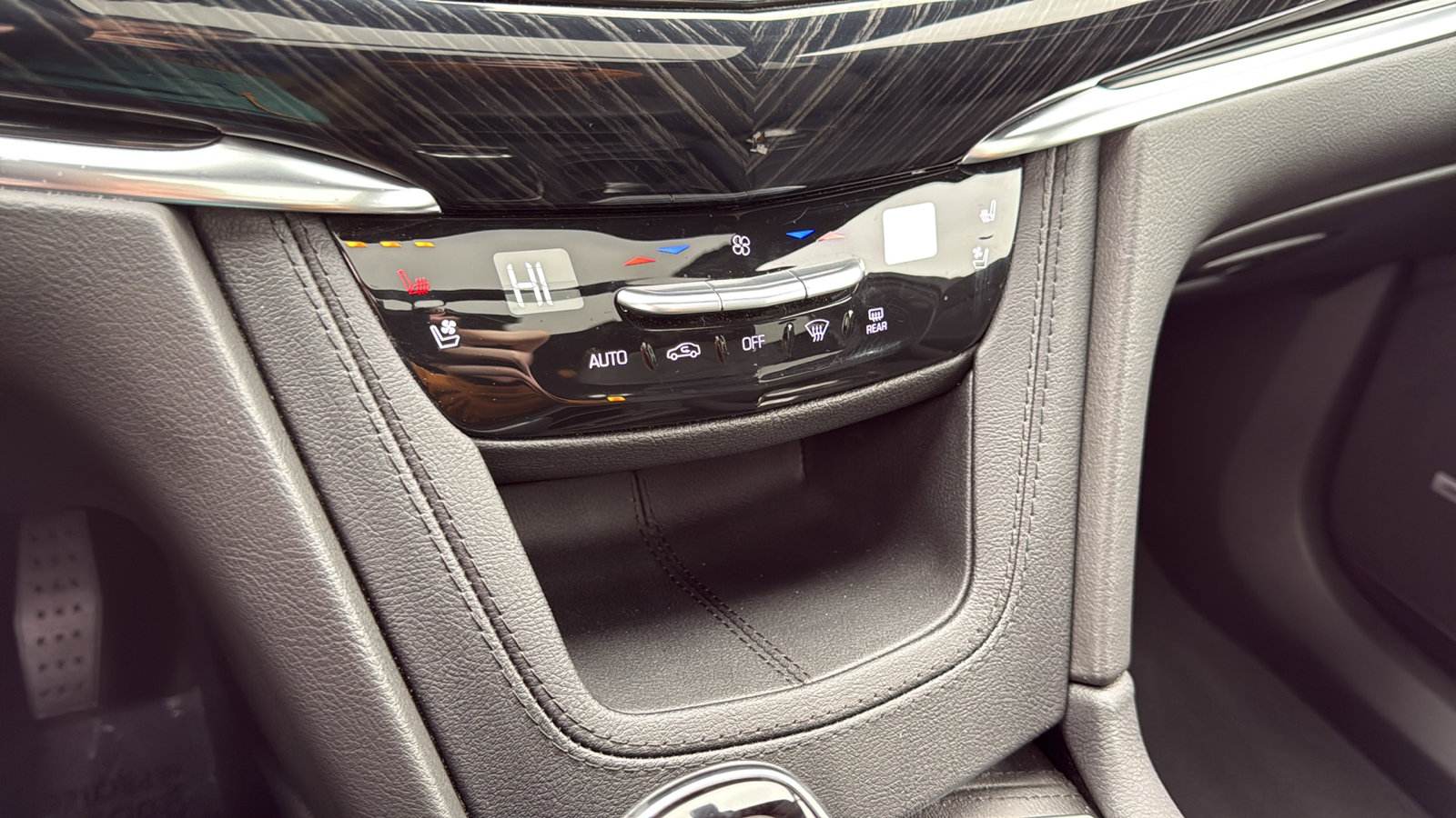 Certified 2024 Cadillac XT6 Premium Luxury w/ Technology Package image 22