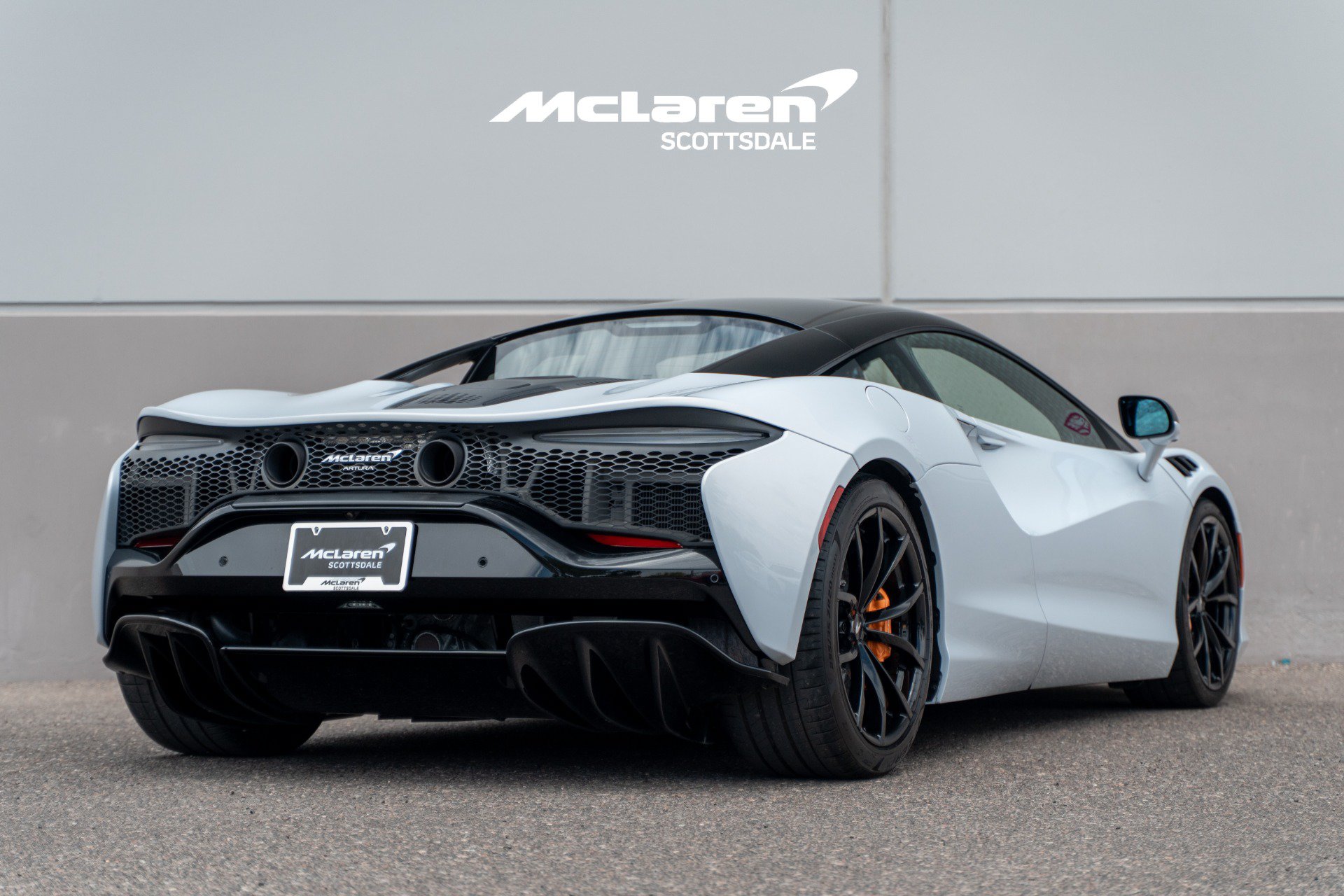 Used 2023 McLaren Artura RWD image 7