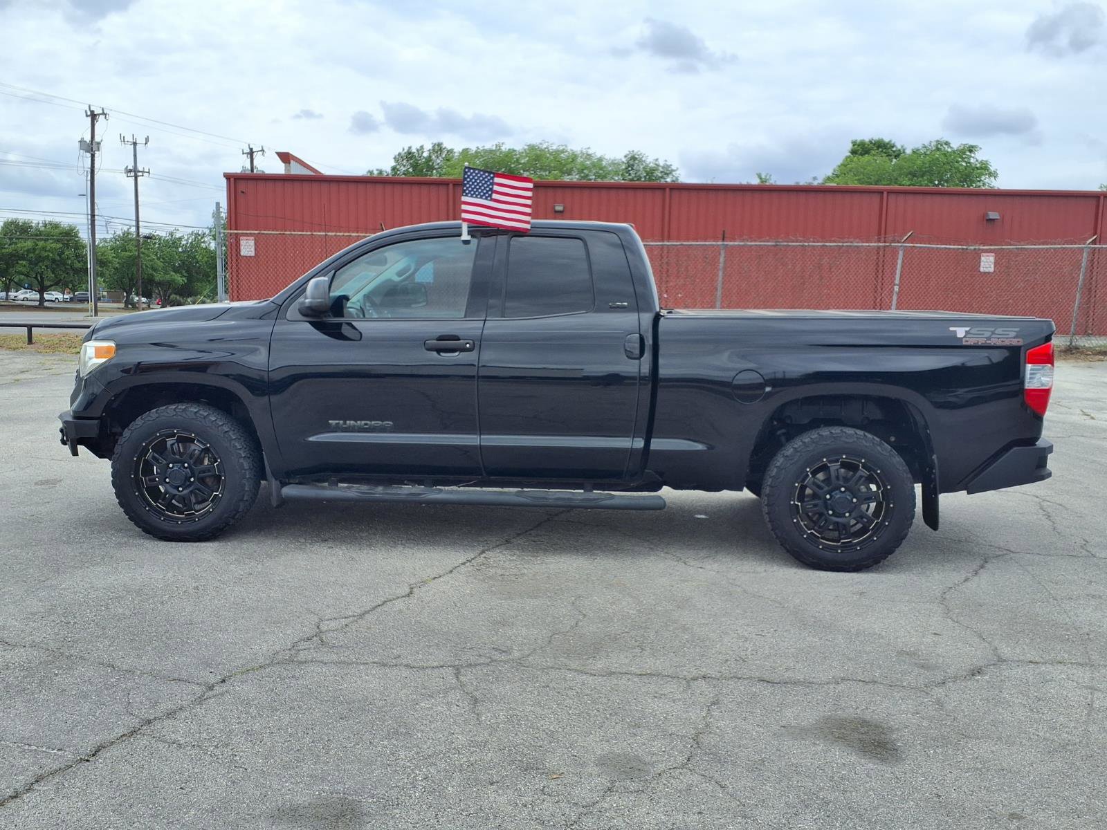 Used 2016 Toyota Tundra SR5 w/ SR5 Upgrade Package RWD image 7
