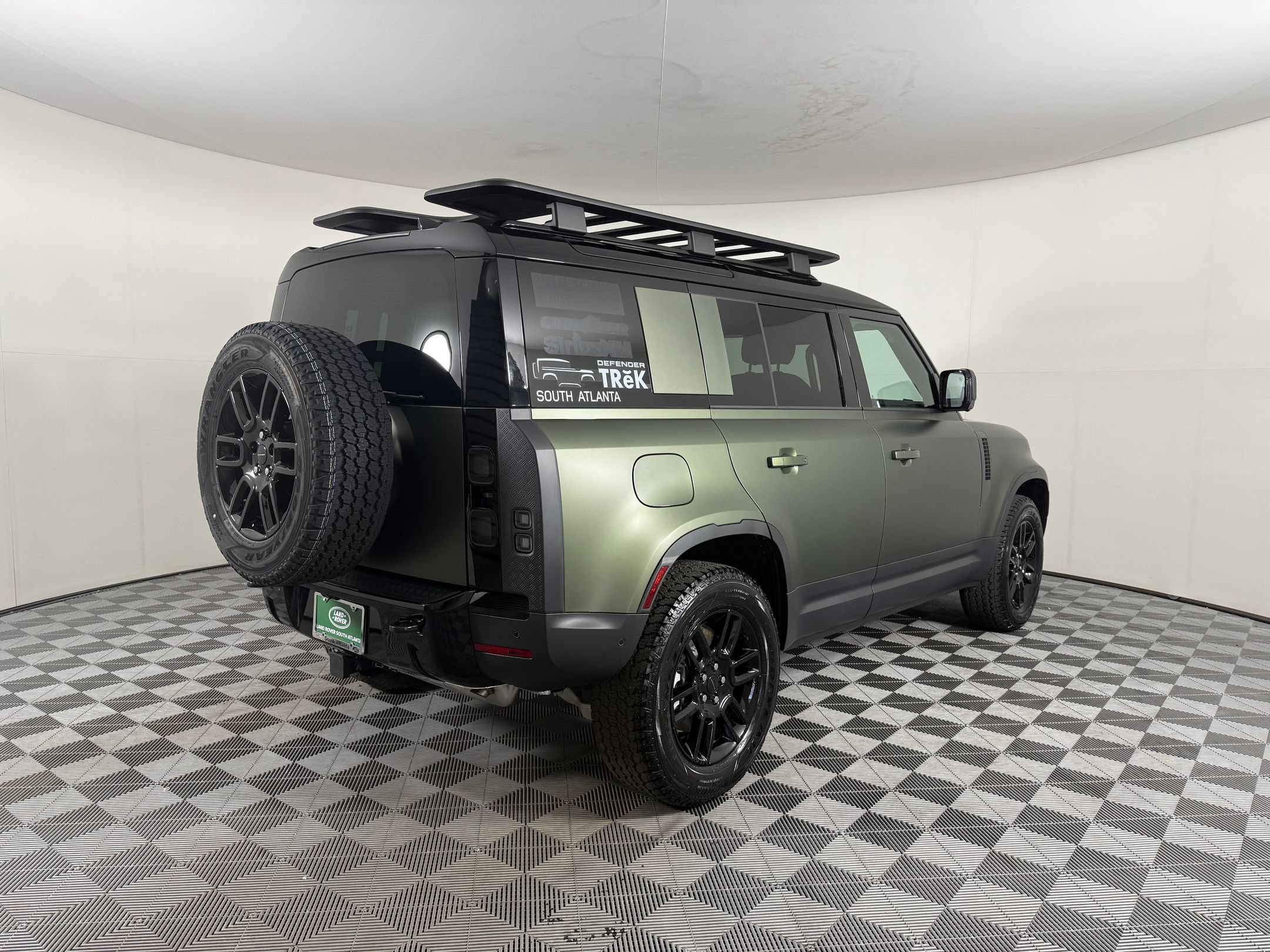 New 2026 Land Rover Defender 110 X-Dynamic SE AWD/4WD image 9