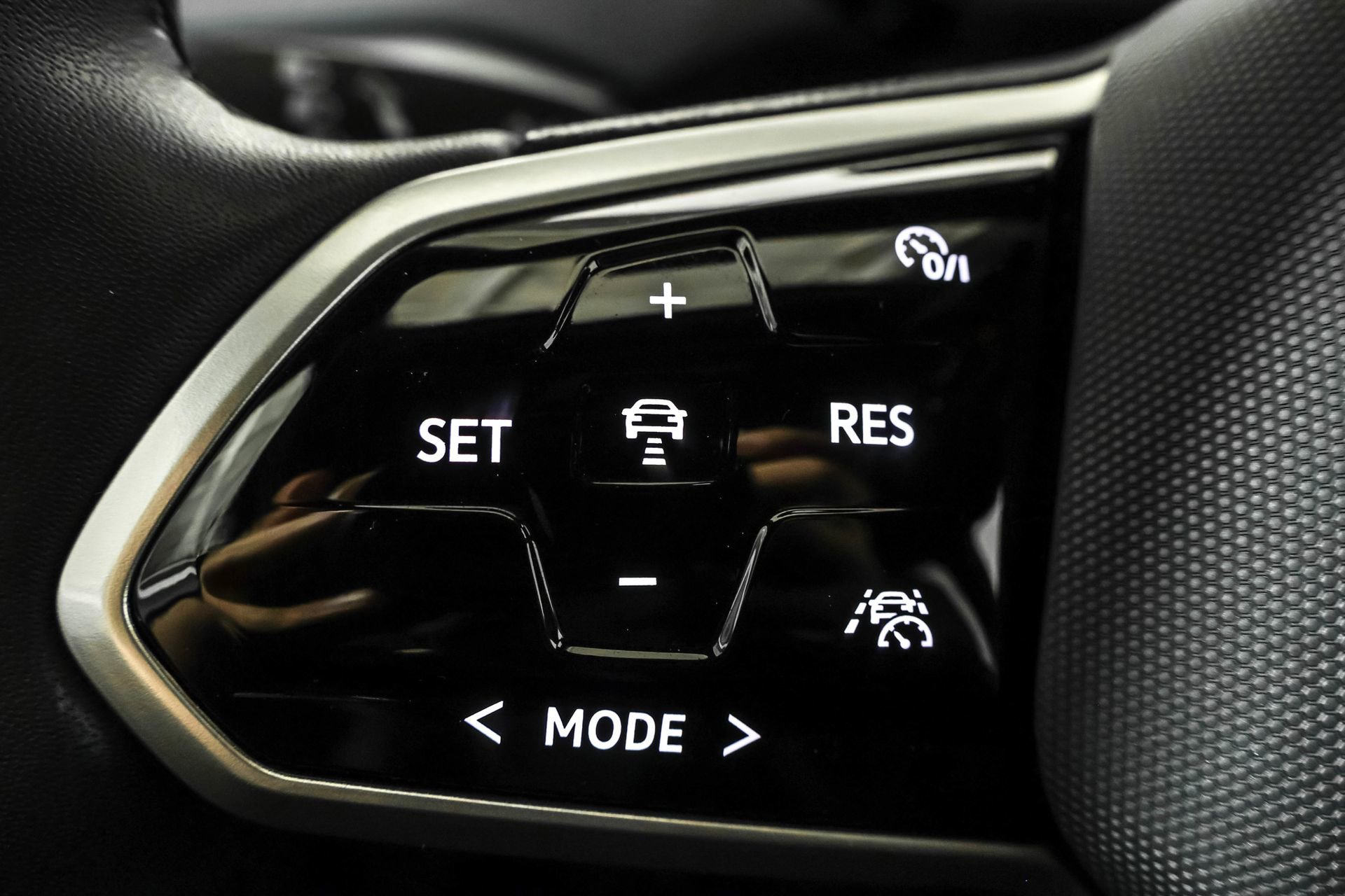 Used 2023 Volkswagen ID.4 2WD image 25