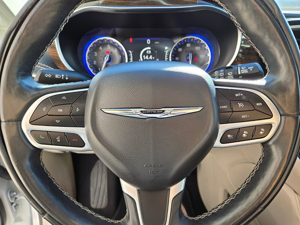 Used 2022 Chrysler Pacifica Limited image 24