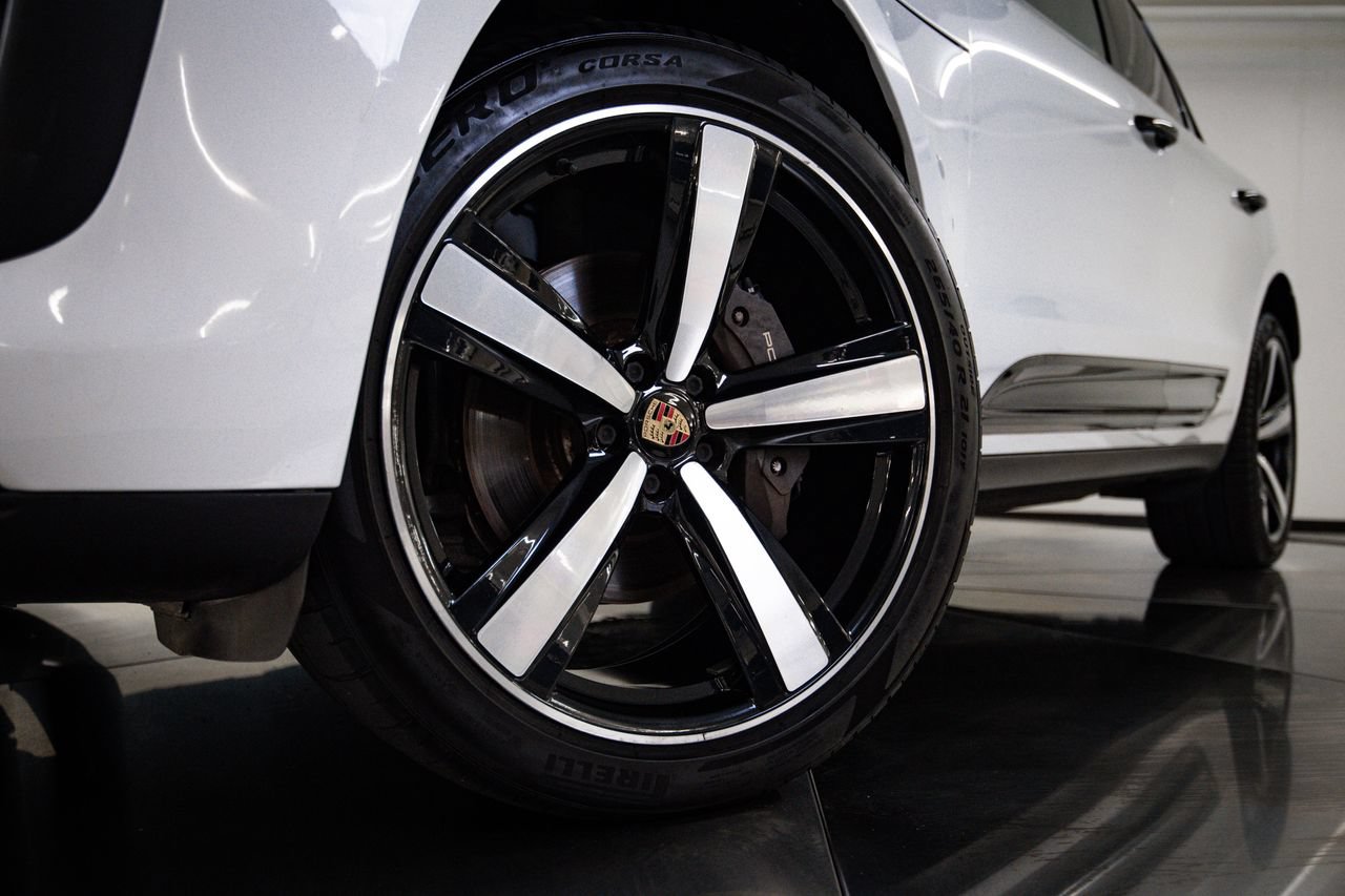 Certified 2023 Porsche Macan Turbo AWD/4WD image 12