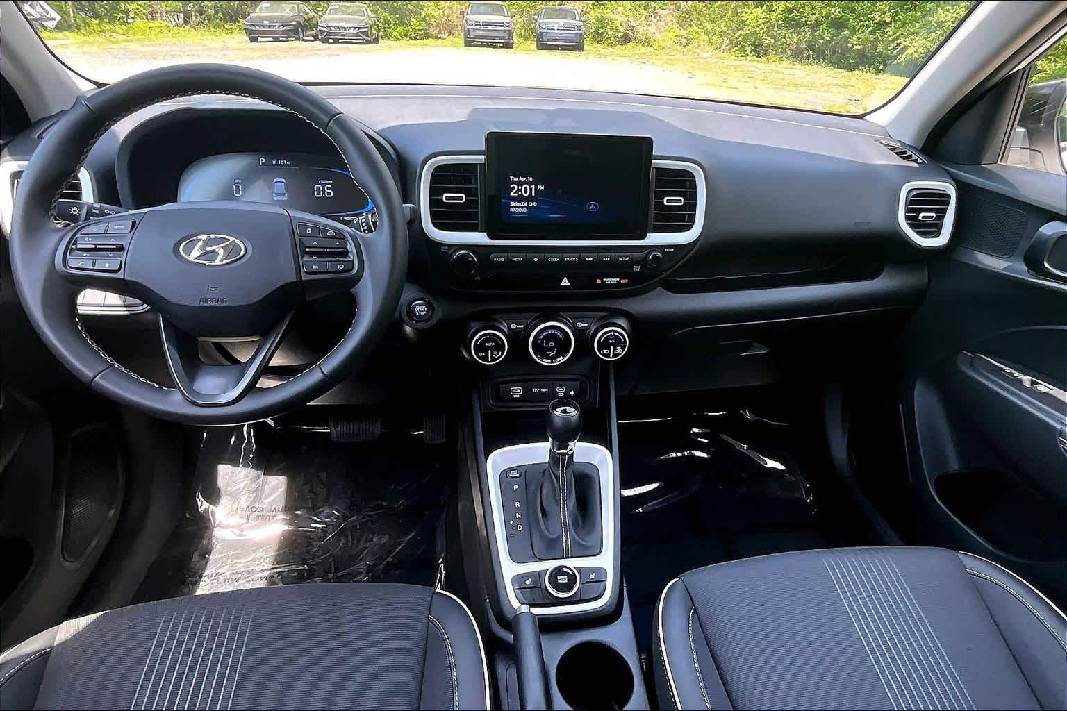Used 2025 Hyundai Venue Limited FWD image 16