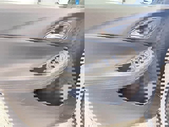 Certified 2025 Buick Encore GX Preferred image 11